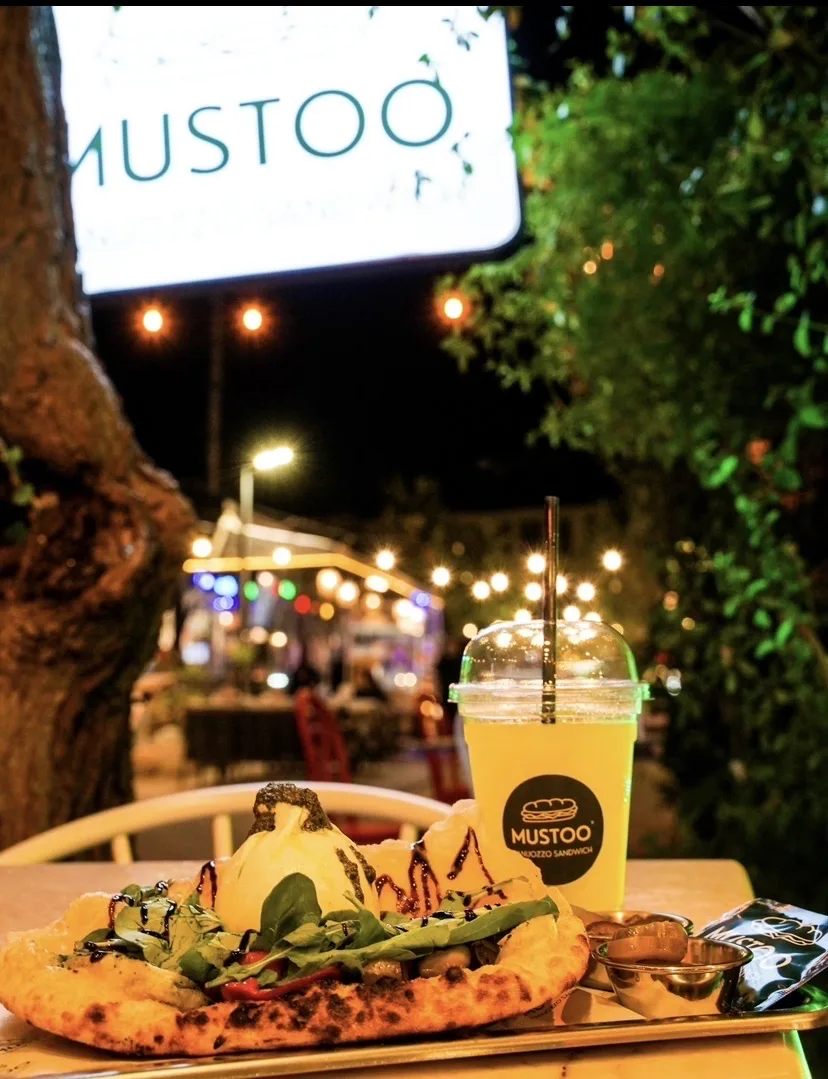 Mustoo Sandwich