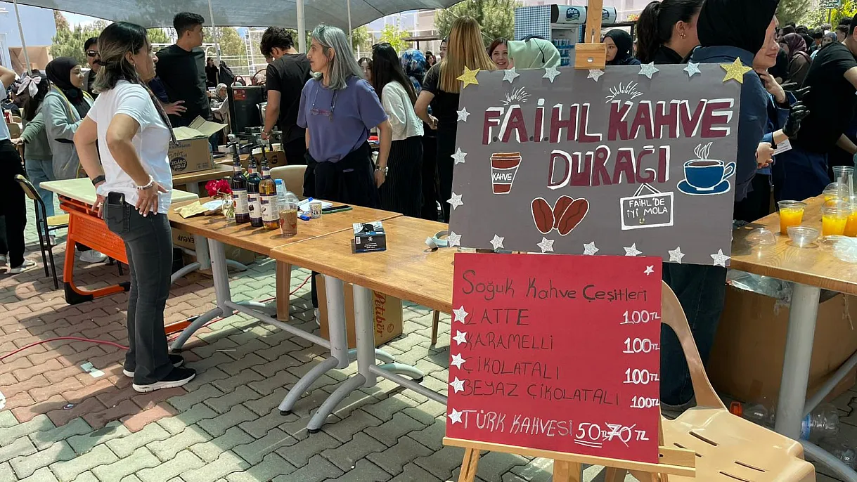 Fethiye’de kermes coşkusu: Okul, veli ve öğrenciler el ele