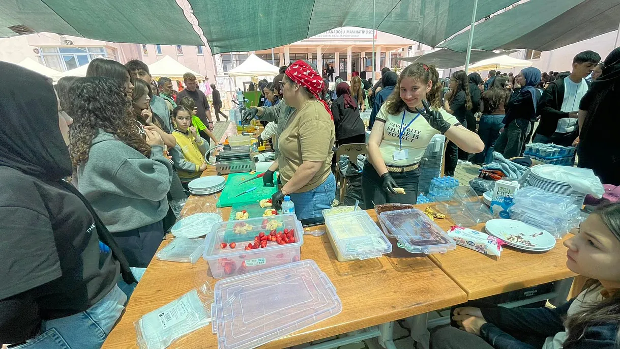 Fethiye’de kermes coşkusu: Okul, veli ve öğrenciler el ele