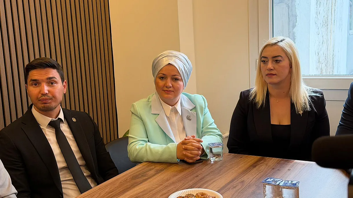 “KKTC bayrağıyla tarihi adımlar attık”