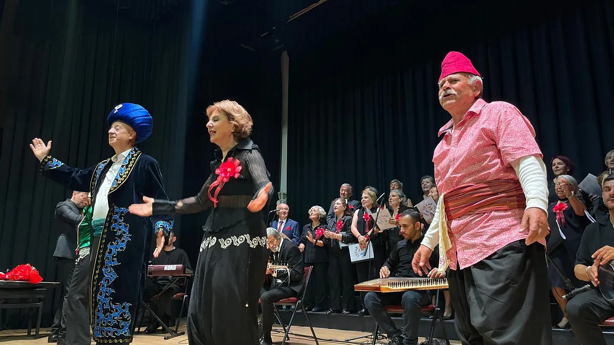 Fethiye'de SAYAP kursiyerlerinden konser ve tiyatro akşamı
