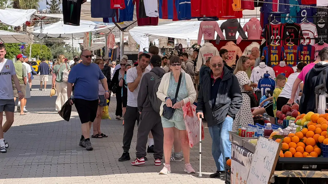 Salı Pazarı’nda Turist Yoğunluğu Başladı
