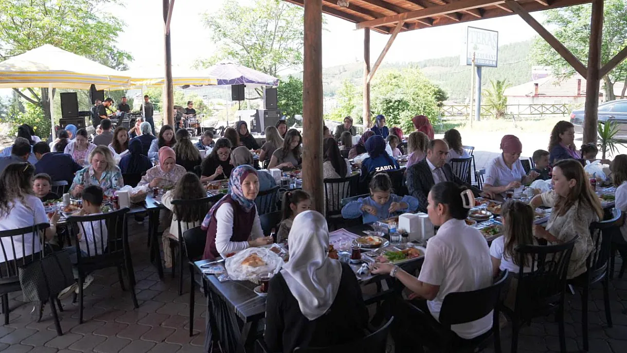 Başkan Akdenizli, Kadın Personelin Anneler Günü’nü Kutladı