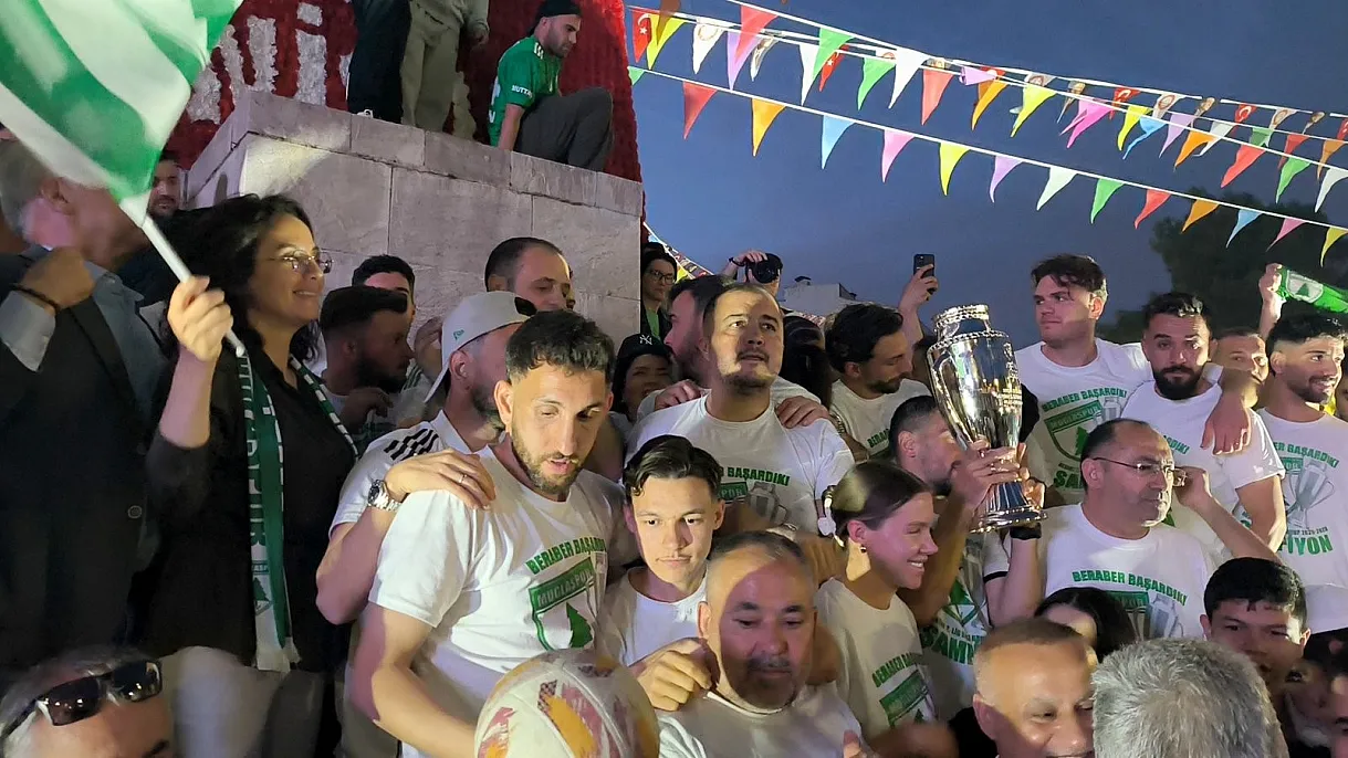 Muğlaspor kupa ile evine döndü