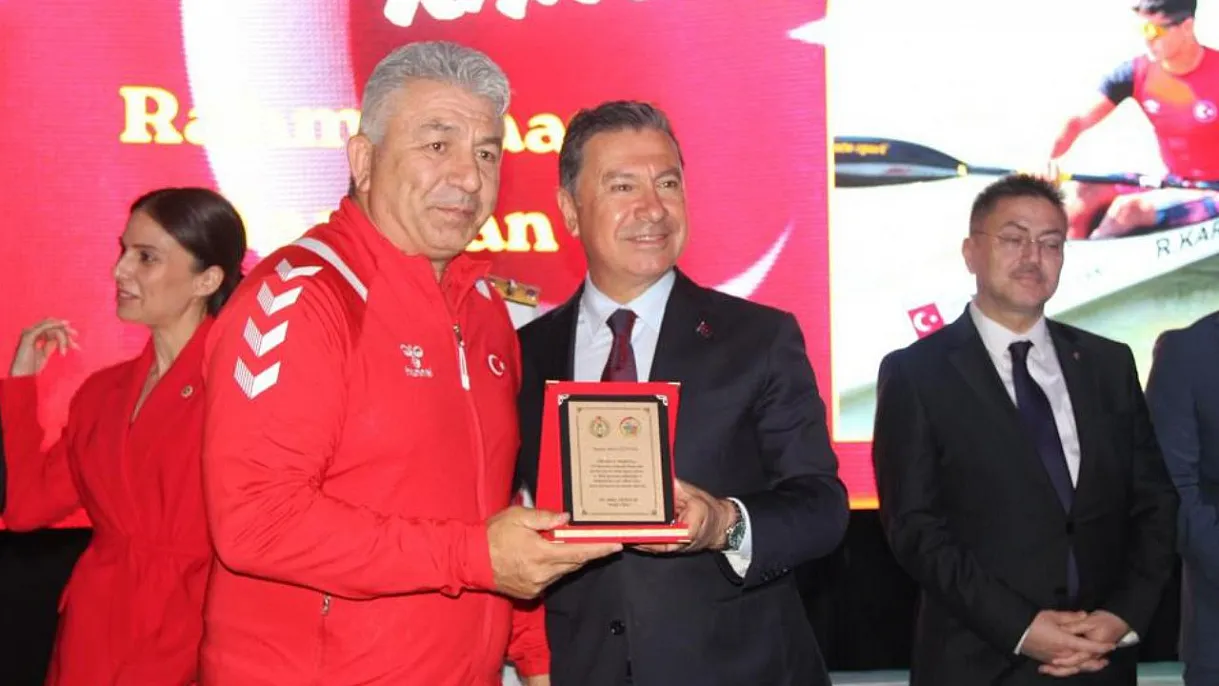 Muğla'daki 19 Mayıs coşkusu salonlara sığmadı