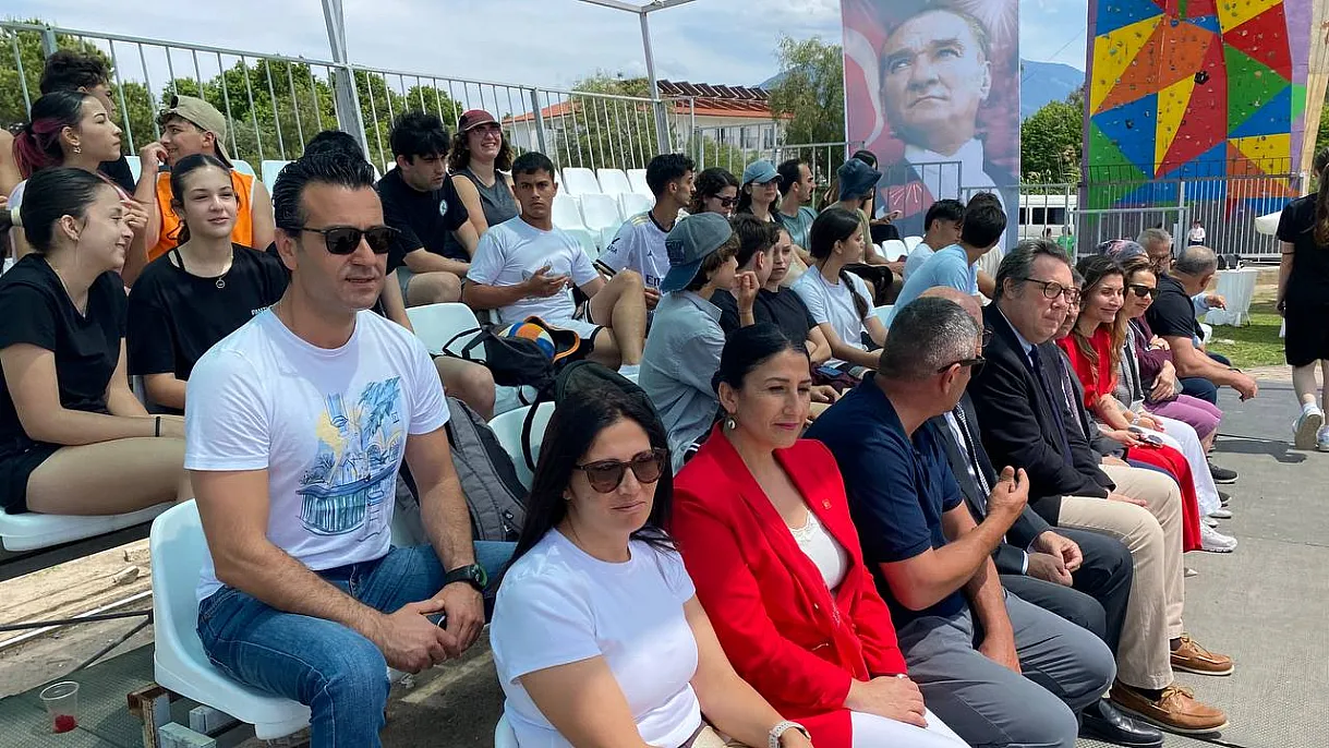 Fethiye'de 19 Mayıs etkinliklerine plaj voleybolu renk kattı