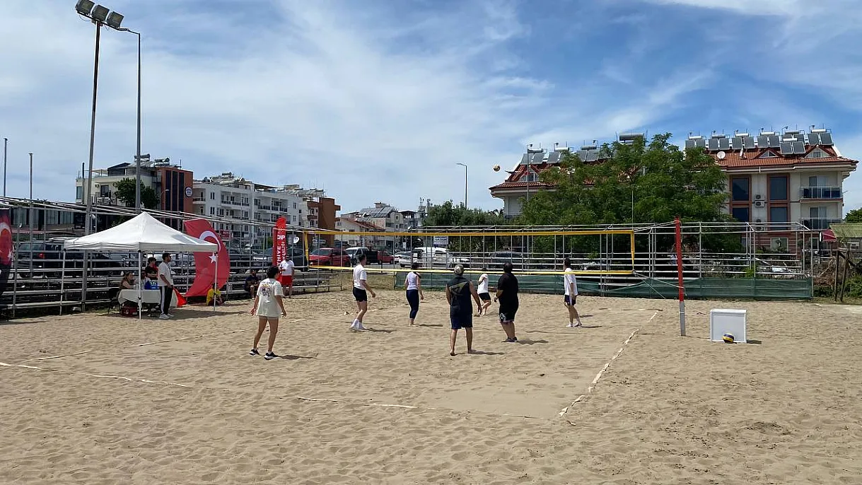 Fethiye'de 19 Mayıs etkinliklerine plaj voleybolu renk kattı