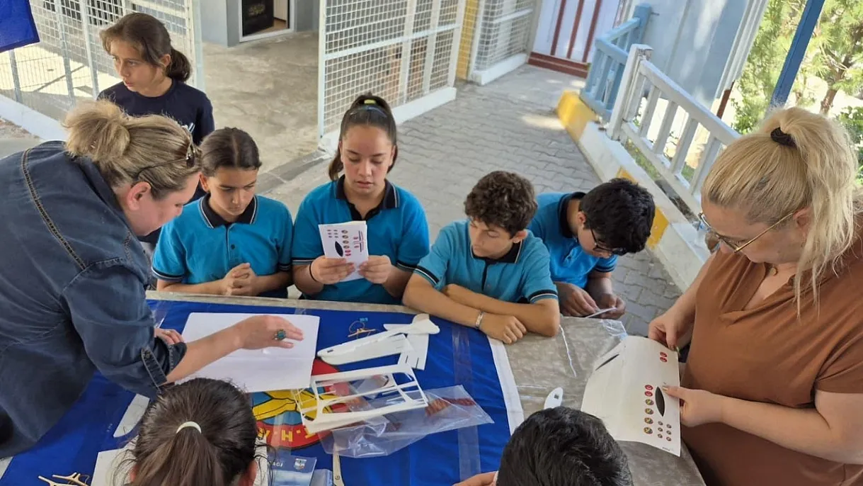 Fethiye Karagedik'te öğrenciler model uçak yapıp uçurdu