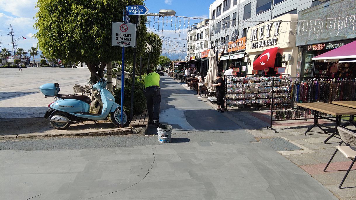 Fethiye'de eski bisiklet yolu boyanarak kapatıldı