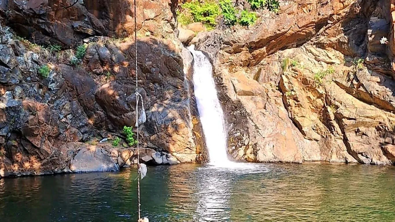 Toparlar Şelalesi yaz aylarının gözde rotalarından biri
