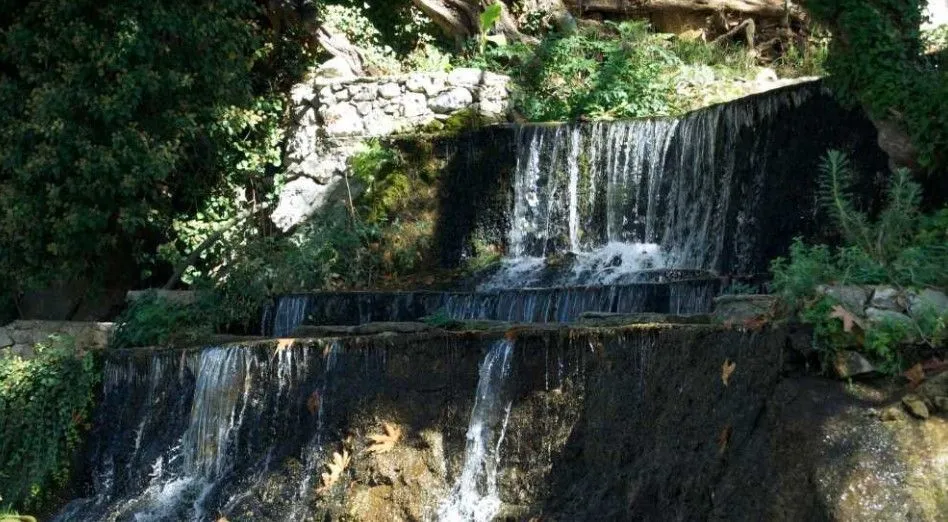 Yaka Şelalesi ziyaretçilerine doğa ve lezzeti bir arada sunuyor