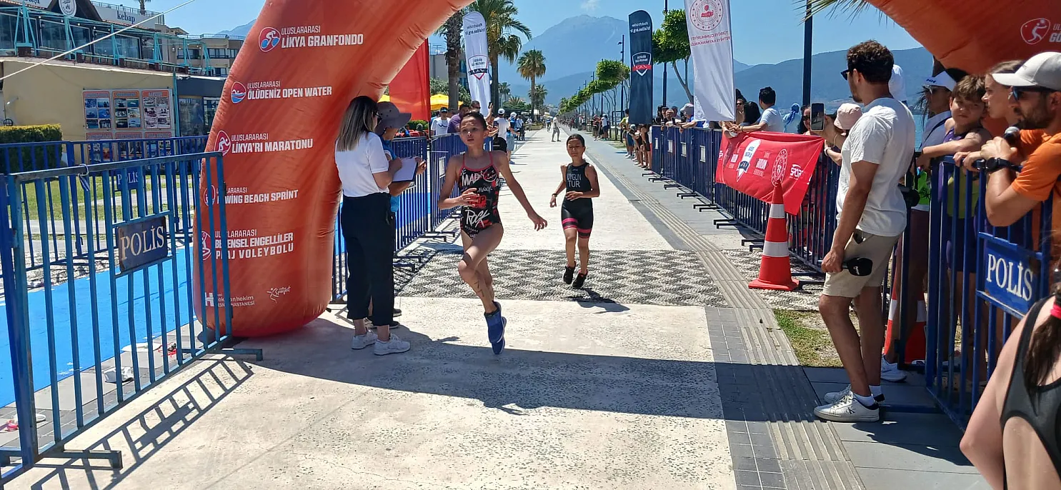 Aquatlon Bölge Şampiyonası Fethiye'de Başladı: 205 Sporcu Çalış Plajı'nda Yarışıyor