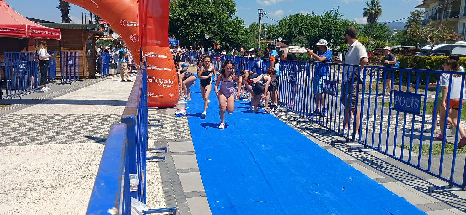 Aquatlon Bölge Şampiyonası Fethiye'de Başladı: 205 Sporcu Çalış Plajı'nda Yarışıyor