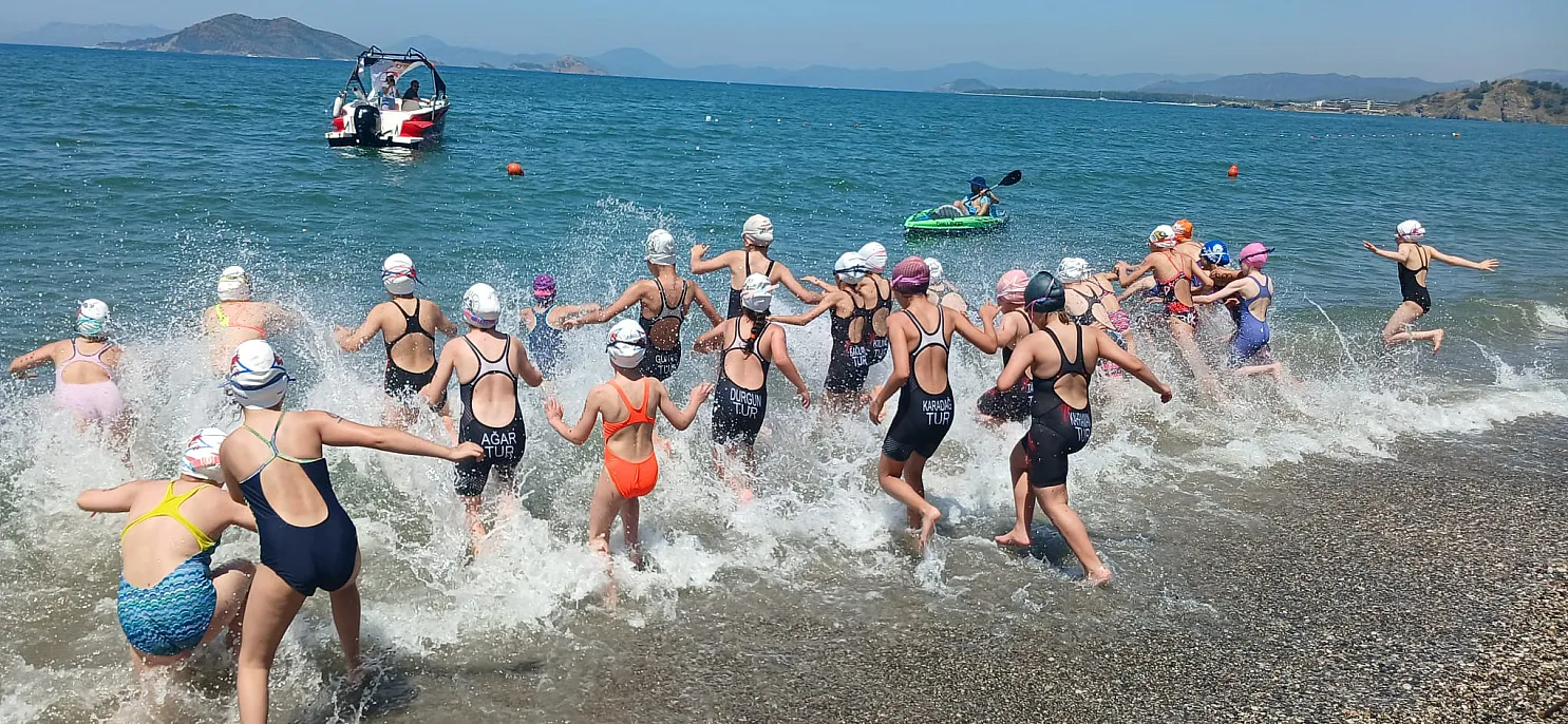 Aquatlon Bölge Şampiyonası Fethiye'de Başladı: 205 Sporcu Çalış Plajı'nda Yarışıyor
