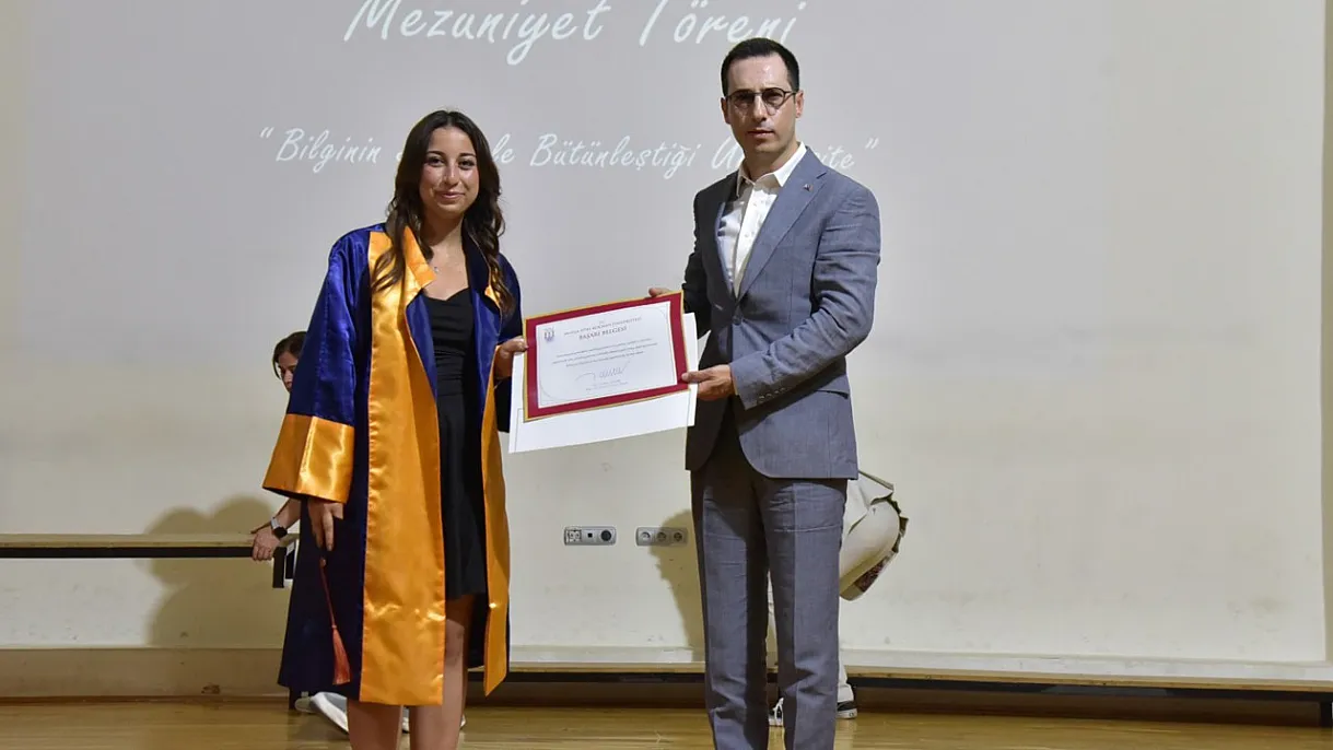 Ula Ali Koçman MYO’da mezuniyet coşkusu