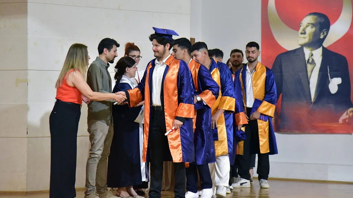 Ula Ali Koçman MYO’da mezuniyet coşkusu