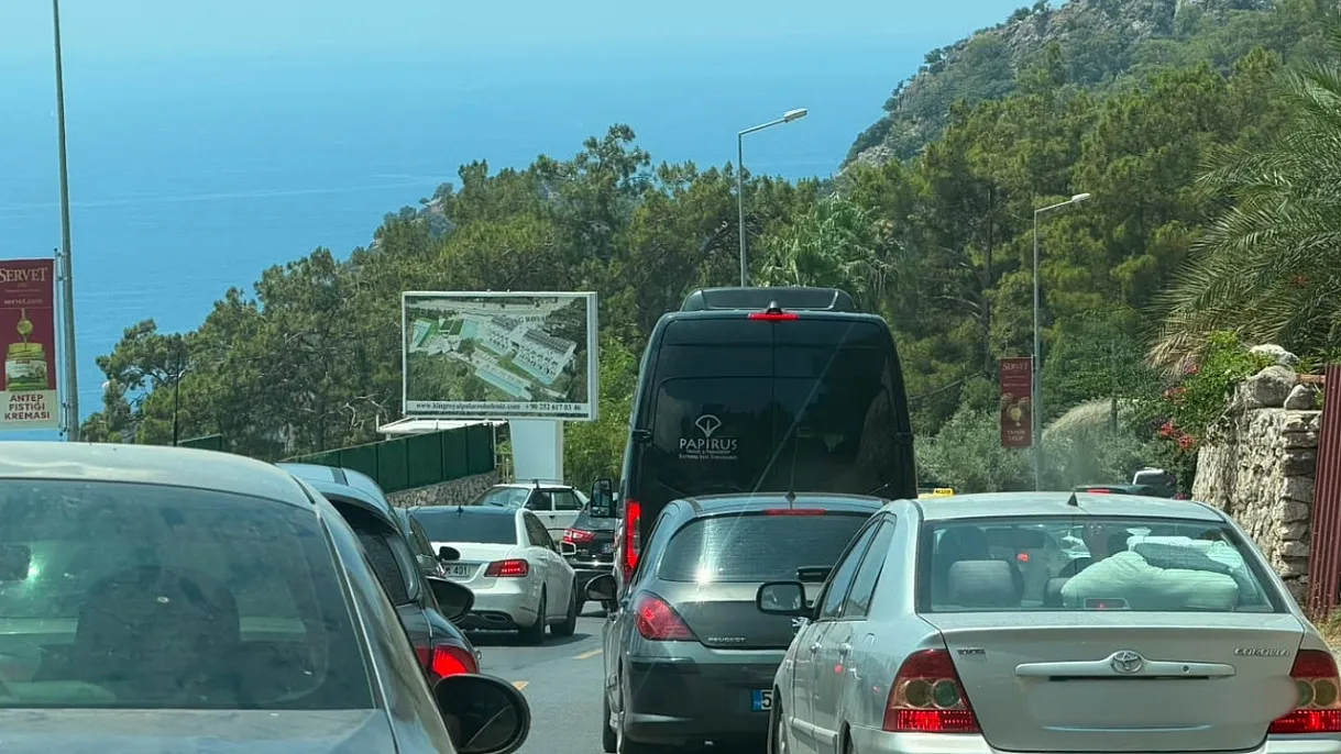 Traffic ordeal on the Fethiye-Ölüdeniz road: Kilometers-long vehicle queue formed