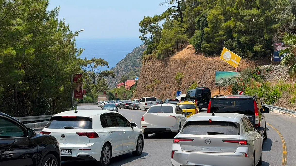 Traffic ordeal on the Fethiye-Ölüdeniz road: Kilometers-long vehicle queue formed