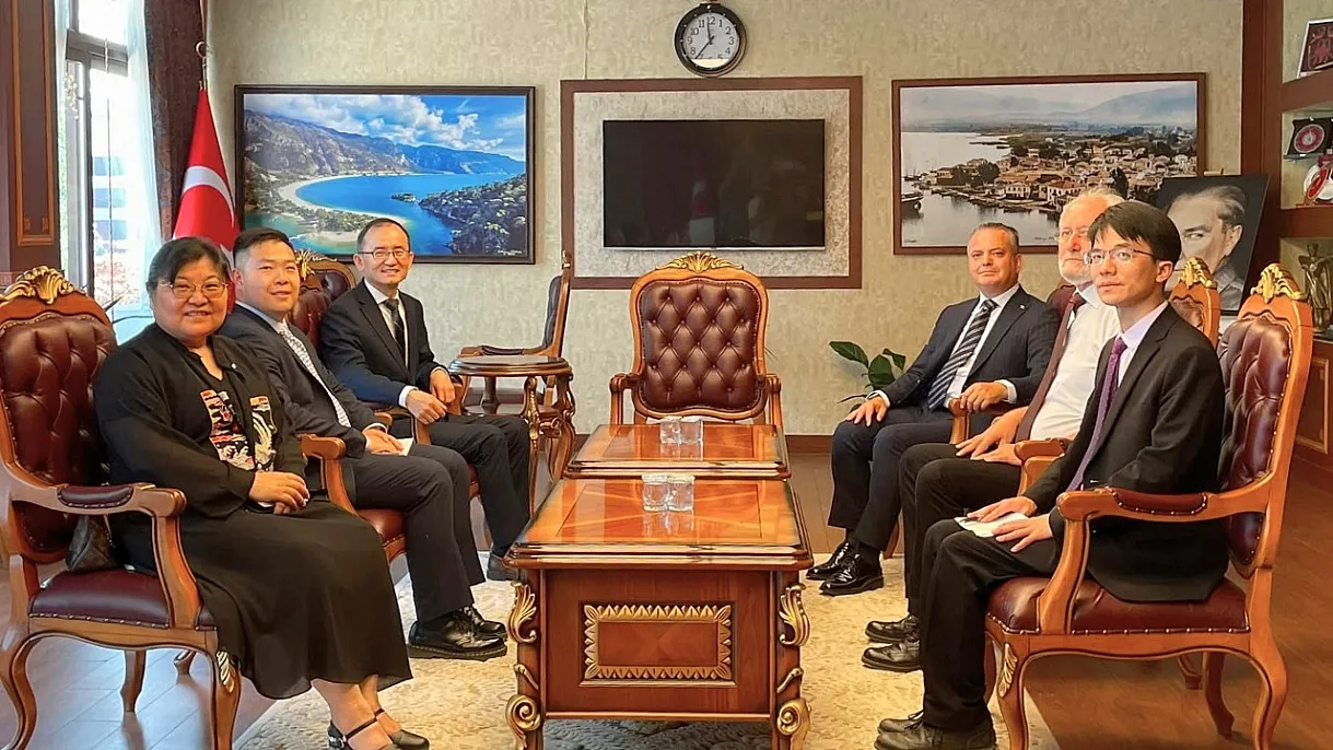 Çin Büyükelçisi Jiang Xuebin'den Fethiye Kaymakamı Akkaya'ya nezaket ziyareti