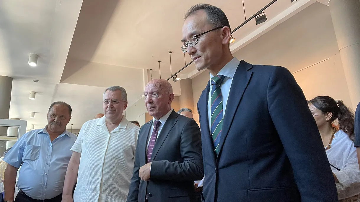 “The story of two cities meets in the same exhibition”