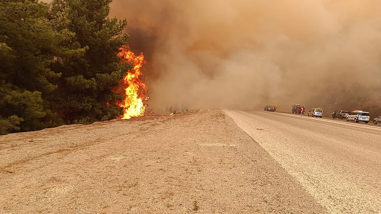 Wind complicates firefighting efforts: Fire grows in Seydikemer