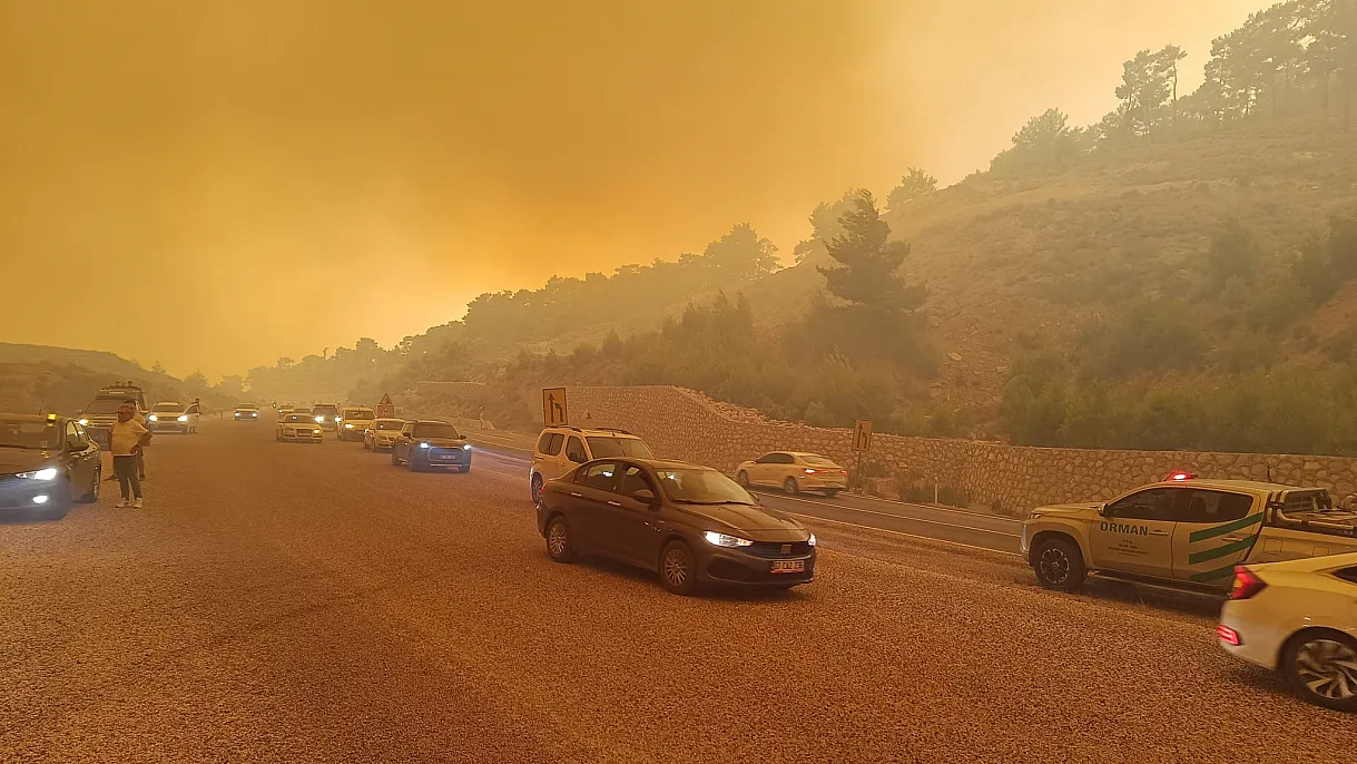 Wind complicates firefighting efforts: Fire grows in Seydikemer
