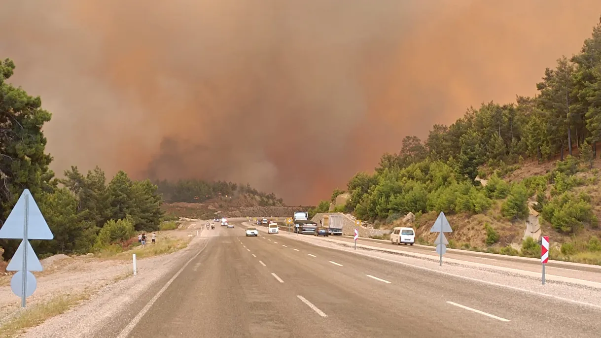 Wind complicates firefighting efforts: Fire grows in Seydikemer
