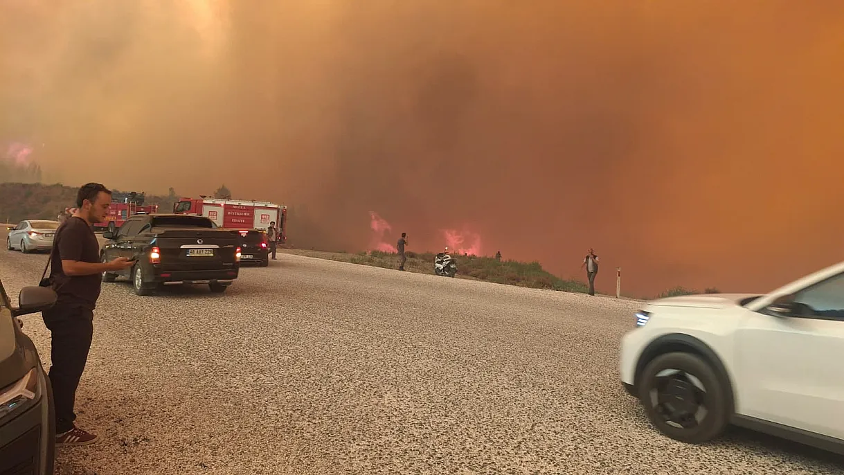 Wind complicates firefighting efforts: Fire grows in Seydikemer