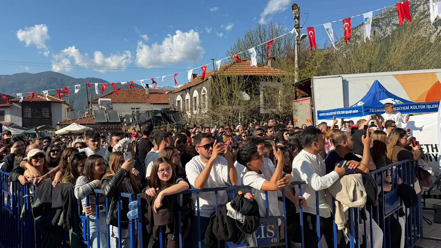 Dedublüman Fethiye'yi coşturdu: Festival görkemli konserle taçlandı