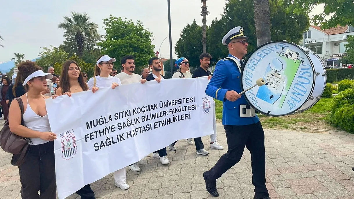 Fethiye'de 'Sağlık İçin Birlikte Bilimin Yanındayız' yürüyüşü 'Gençlik Yılı' etkinlikleriyle buluştu