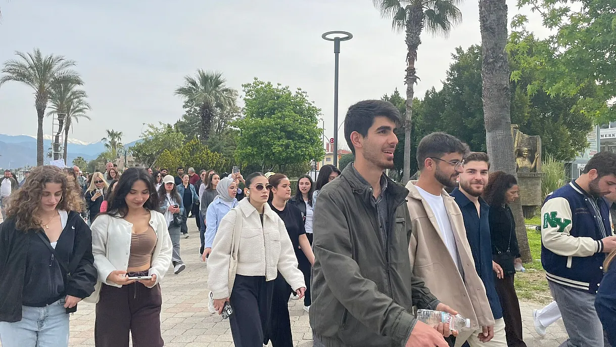 Fethiye'de 'Sağlık İçin Birlikte Bilimin Yanındayız' yürüyüşü 'Gençlik Yılı' etkinlikleriyle buluştu