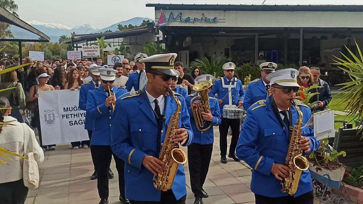 Fethiye'de 'Sağlık İçin Birlikte Bilimin Yanındayız' yürüyüşü 'Gençlik Yılı' etkinlikleriyle buluştu