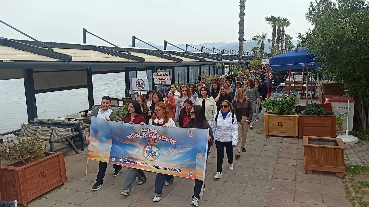 Fethiye'de 'Sağlık İçin Birlikte Bilimin Yanındayız' yürüyüşü 'Gençlik Yılı' etkinlikleriyle buluştu