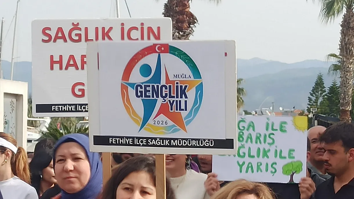 Fethiye'de 'Sağlık İçin Birlikte Bilimin Yanındayız' yürüyüşü 'Gençlik Yılı' etkinlikleriyle buluştu