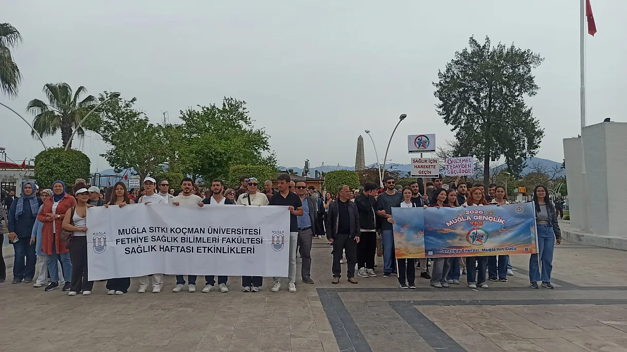 Fethiye'de 'Sağlık İçin Birlikte Bilimin Yanındayız' yürüyüşü 'Gençlik Yılı' etkinlikleriyle buluştu
