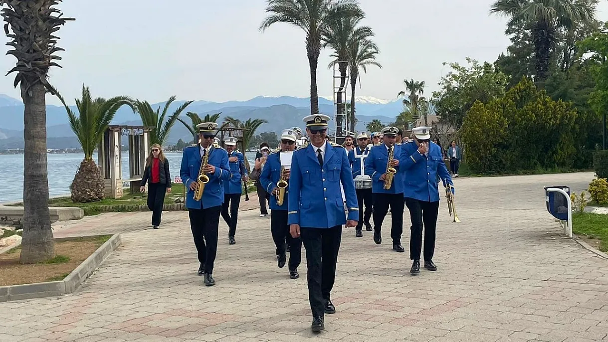 Fethiye'de 'Sağlık İçin Birlikte Bilimin Yanındayız' yürüyüşü 'Gençlik Yılı' etkinlikleriyle buluştu