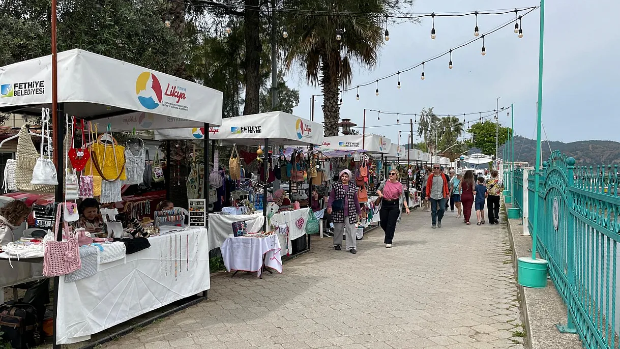 Fethiye’de kanal kenarında kadın emeğinin renkli yüzü
