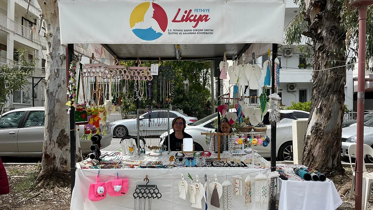 Fethiye’de kanal kenarında kadın emeğinin renkli yüzü
