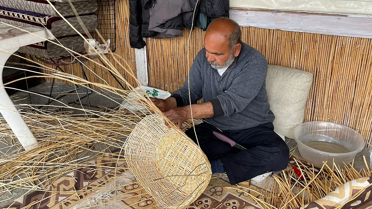 Fethiye’de 40 Yıllık Usta Geleneksel Sepet Örücülüğünü Yaşatıyor