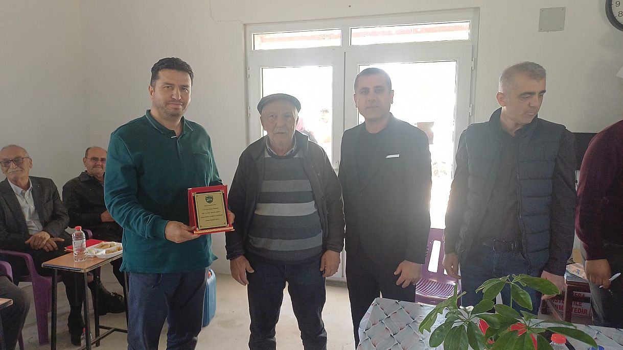Kurucu üyelere plaket verildi