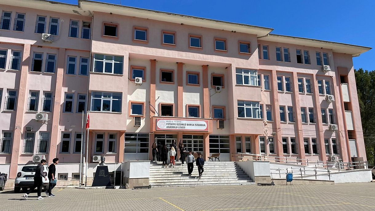 250 fidan toprakla buluştu
