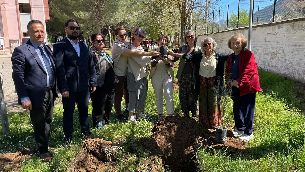 Geleceğe yeşil miras bırakıldı: Fethiye’de 250 fidan toprakla buluştu