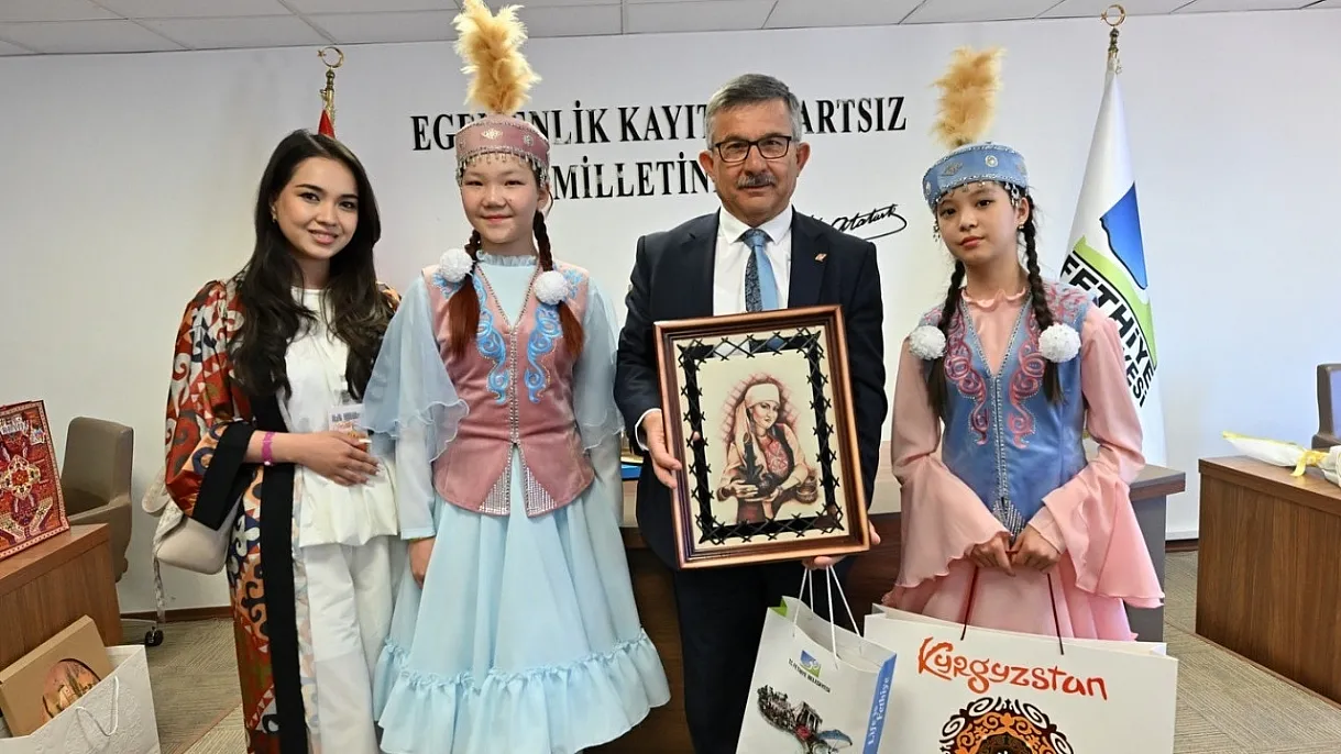 Fethiye’de 23 Nisan etkinlikleri kapsamında yabancı çocuklar ağırlandı