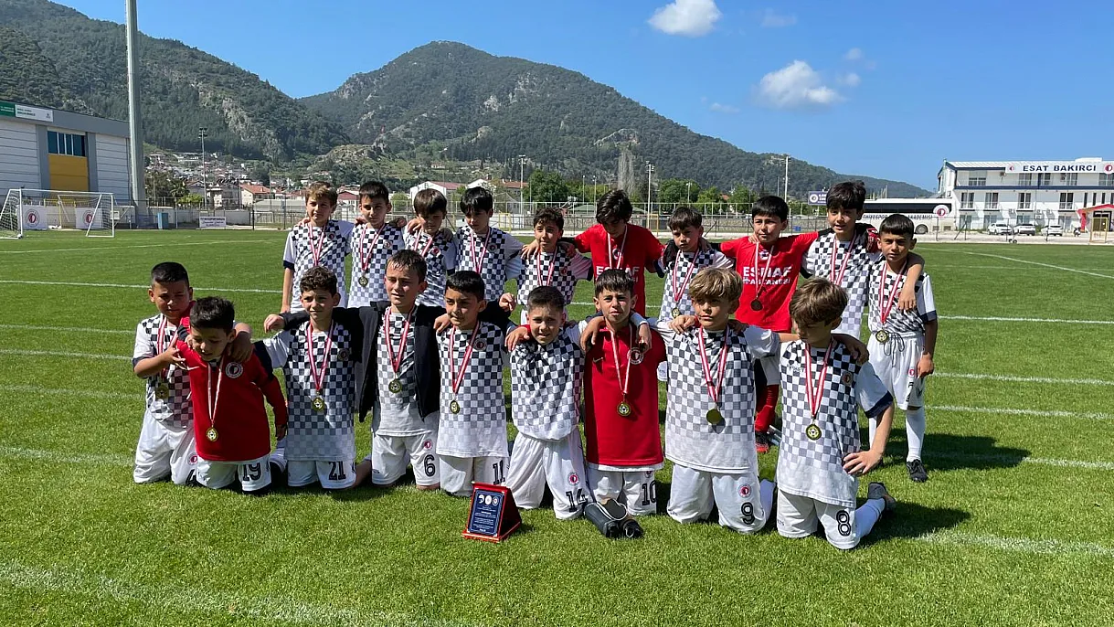 23 Nisan’da Fethiye’de ‘Futbol Şenliği’: U10 turnuvasında herkes birinci