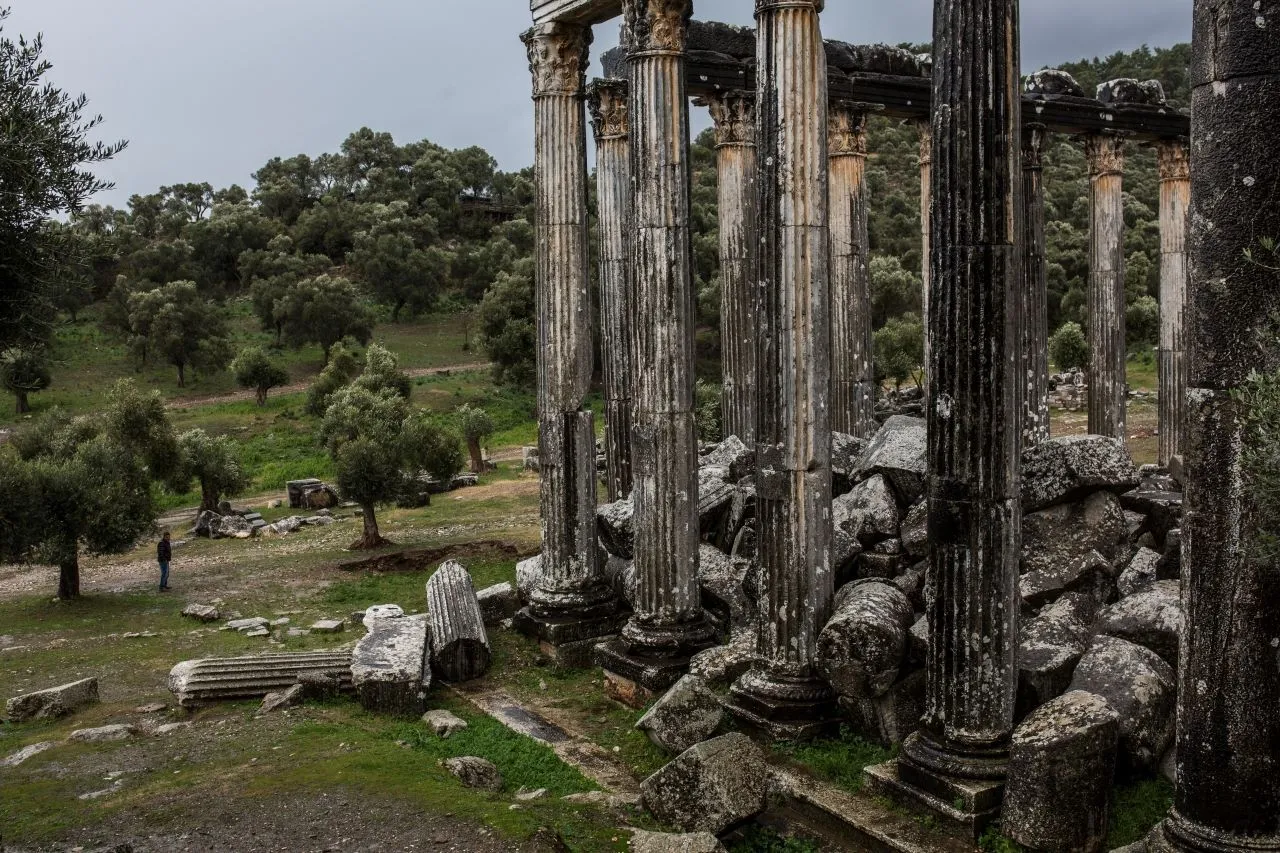 En dikkat çeken yapı: Zeus Tapınağı