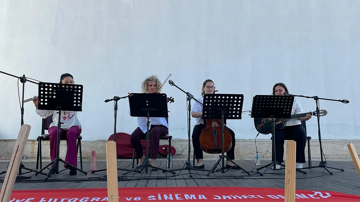 Fethiye Fotoğraf Festivali’nde müzik ve sanat buluşması: Grup Kadenza sahne aldı