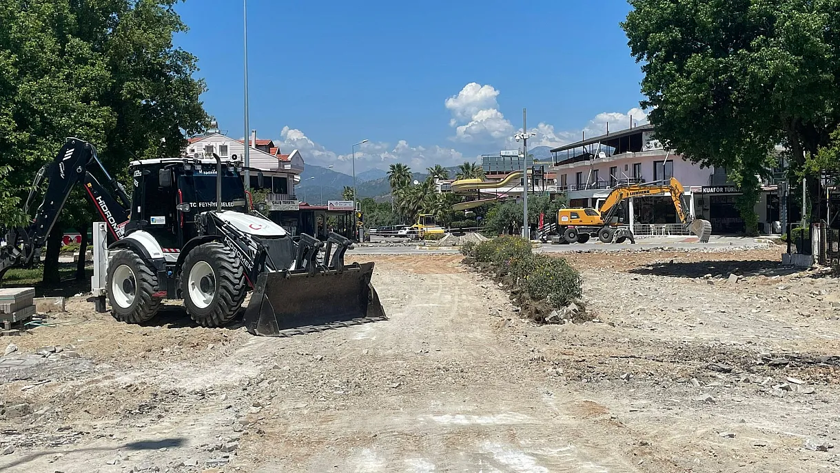 Fethiye Belediyesi Yerguzlar Caddesi’nde parke yenileme çalışmasına başladı