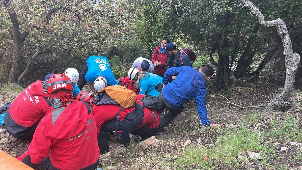 Fethiye'de tarihi Likya Yolu'nda ayağı kırılan kişi kurtarıldı