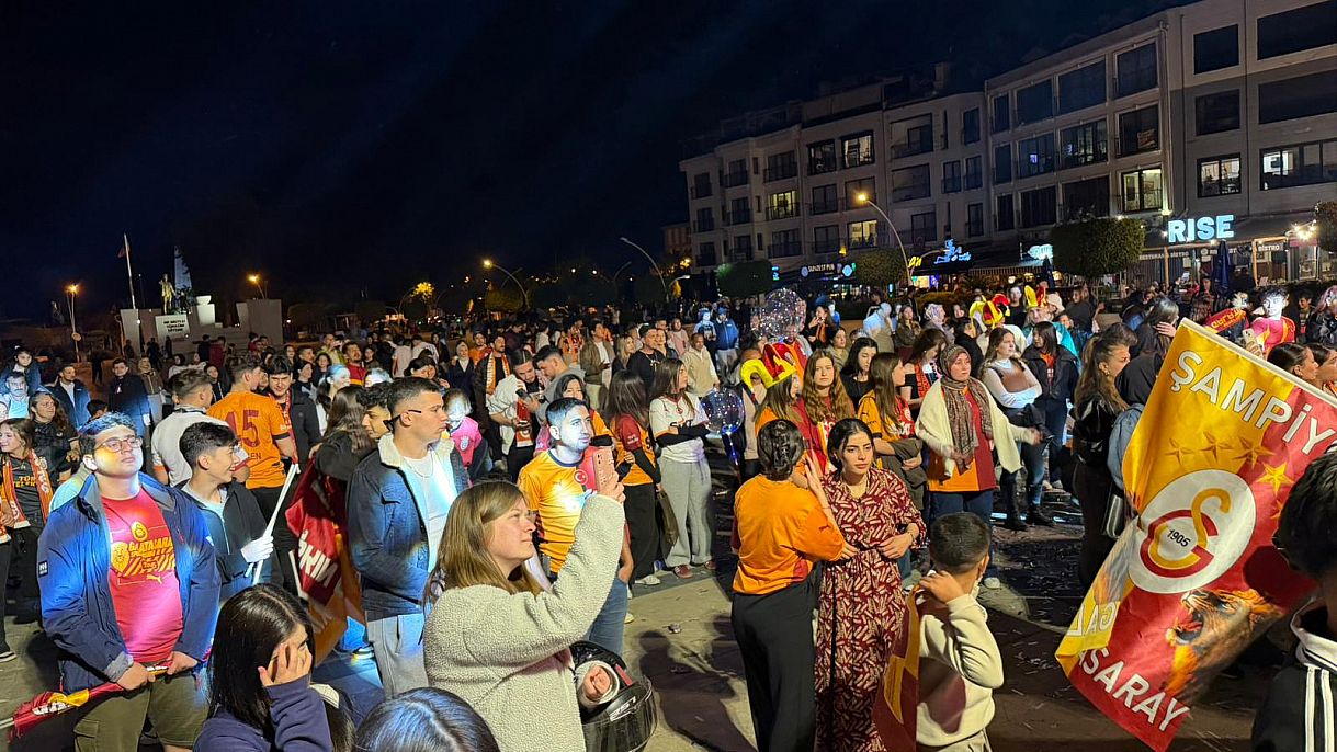 Galatasaray Samsun'da Yenildi: Fethiye'de Şampiyonluk Kutlamaları Haftaya Ertelendi