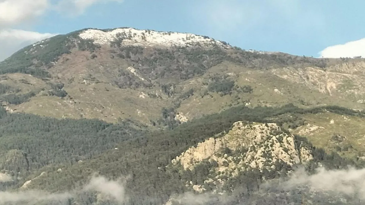 Mayıs ayında Köyceğiz Sandras Dağı’na kar yağdı